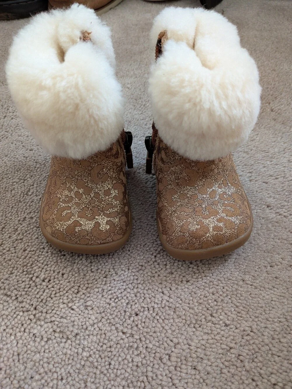 Baby Ugg 0/1‎